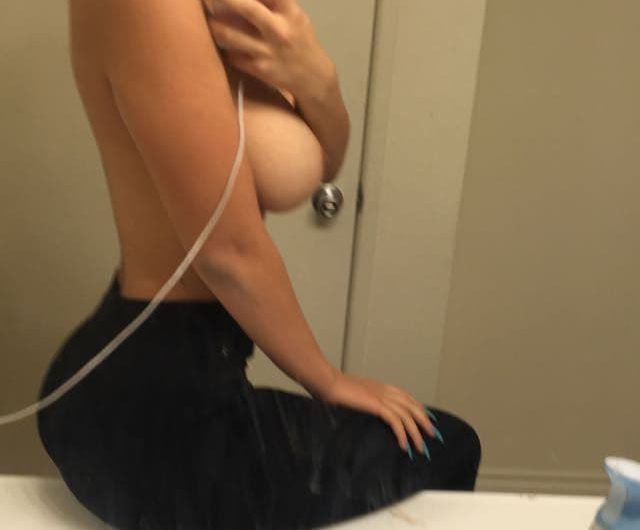 Packs de esta jovencita con ricos pechos colombiana