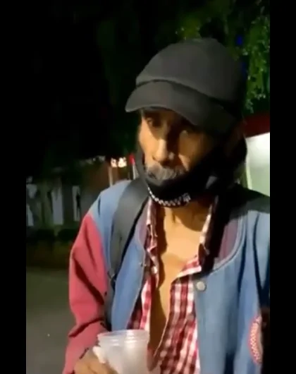 Viejo en Colombia lo Usan para hacer un Video