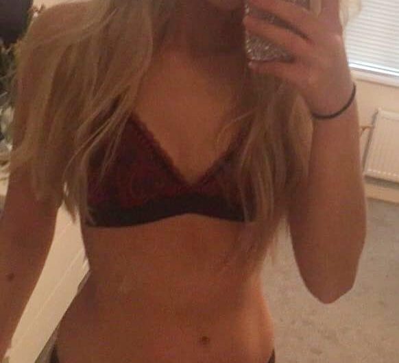 Packs de Chica Rubia con Lindo Cuerpo por Mega porno